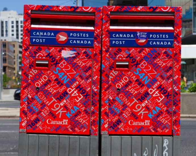 canada post delivery